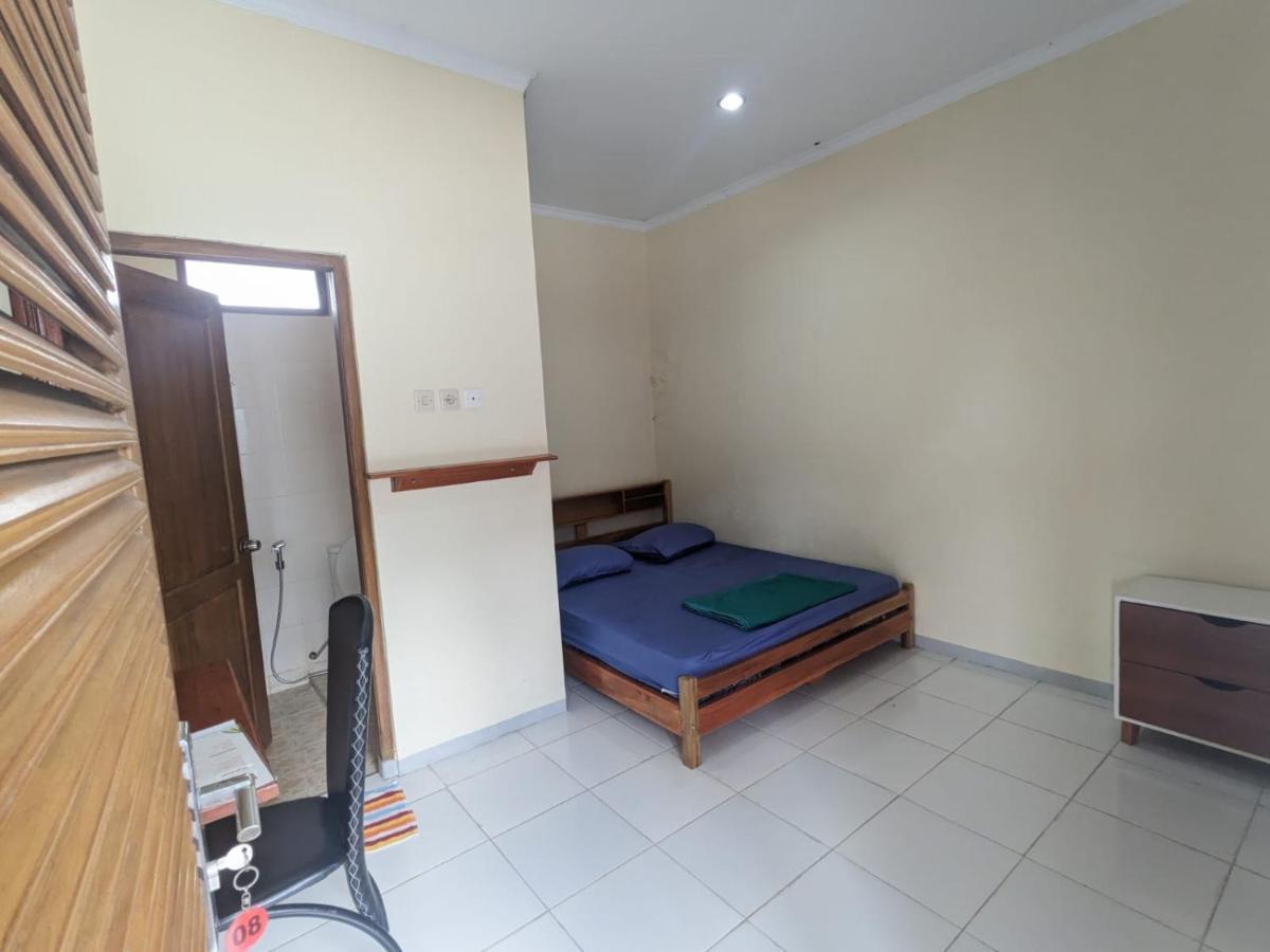 Rumah Pagar Merah Homestay ยอกยาการ์ตา ภายนอก รูปภาพ