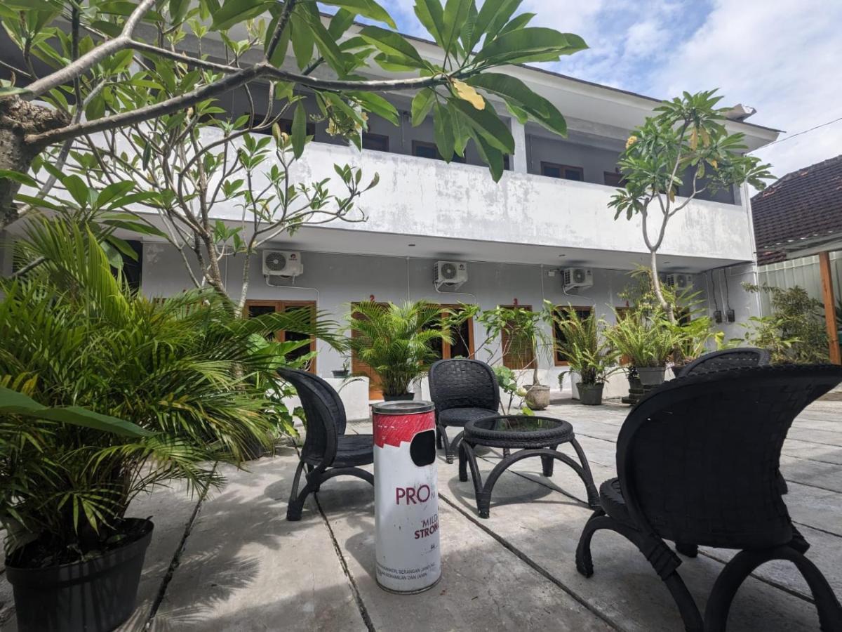 Rumah Pagar Merah Homestay ยอกยาการ์ตา ภายนอก รูปภาพ