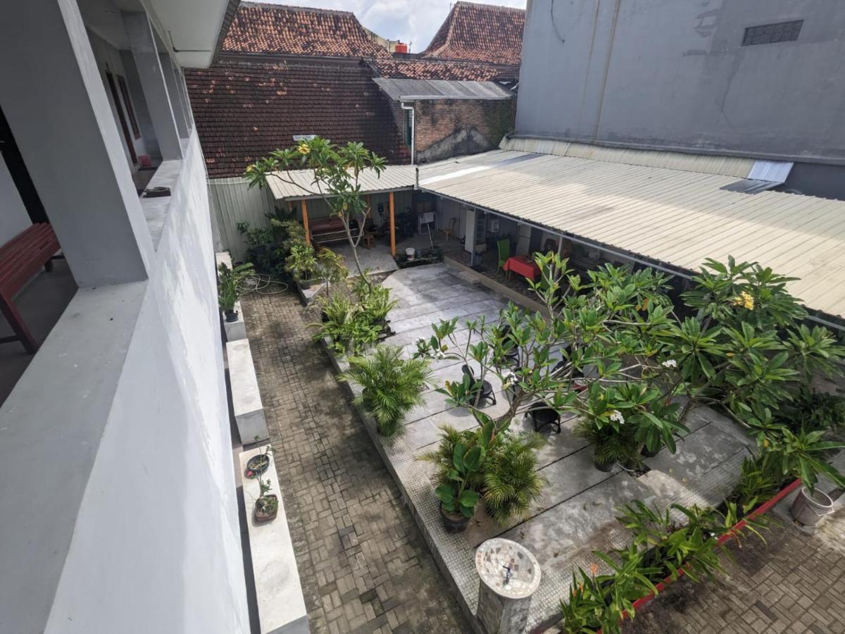 Rumah Pagar Merah Homestay ยอกยาการ์ตา ภายนอก รูปภาพ